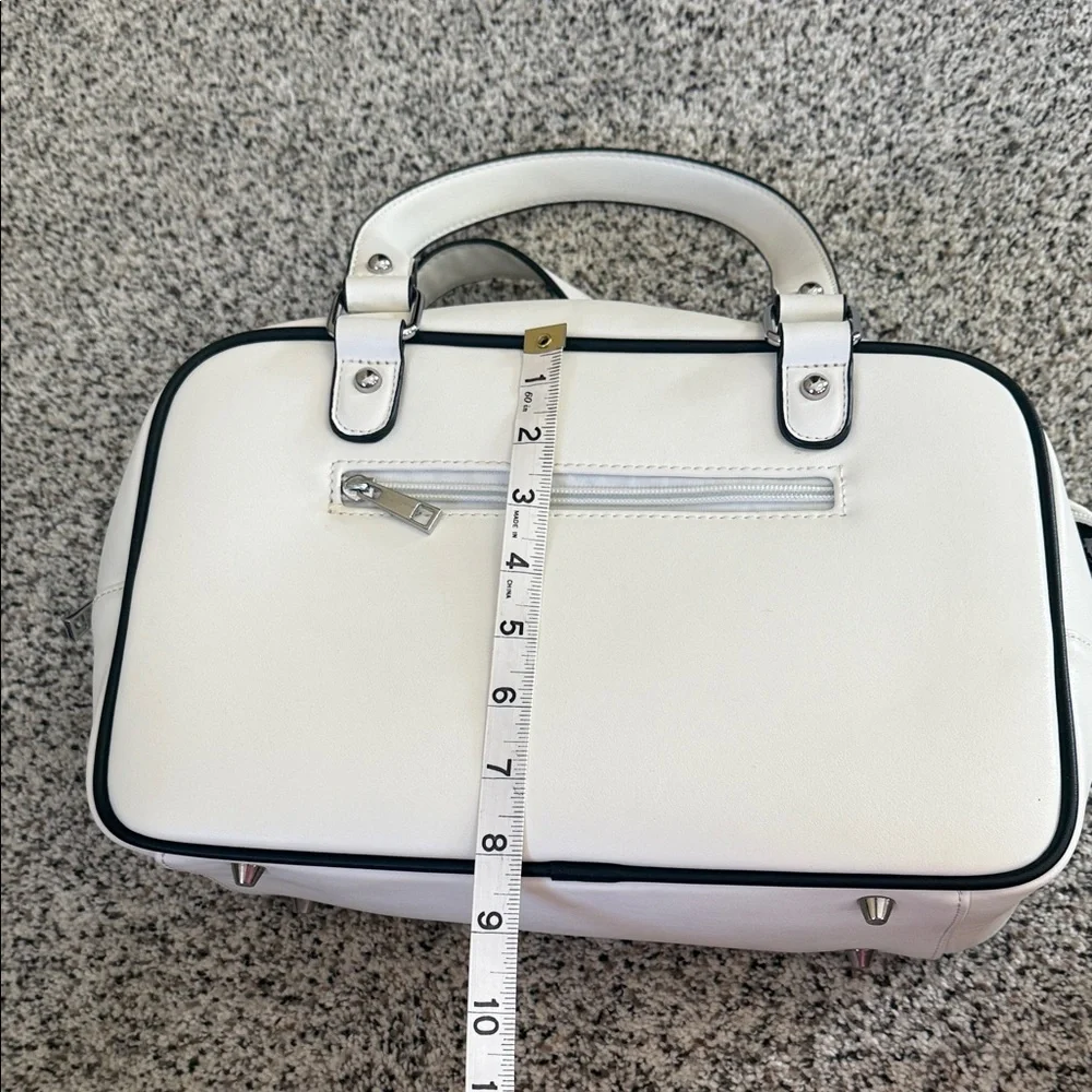 Sourpuss White and Red Retro Vinyl Bowling Bag - Picture 7 of 9